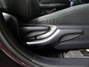 運転席シートは上下アジャスター付きで、最適のドライビングポジションに合わせやすくなっています。