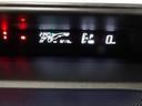 機能的で視認性の高いデジタルメーターです。