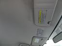 圧迫感のない天井が、車内をさらに広く感じさせてくれます。