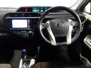 落ち着いた色遣いの運転席周り。飽きの来ないすっきりとしたデザイン。