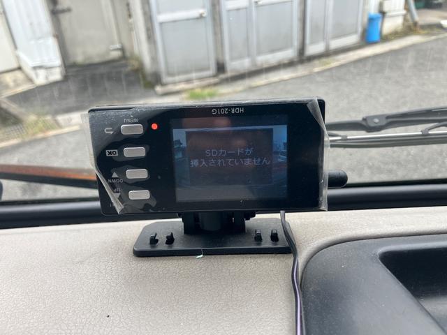 デュトロ 　平ボディ　積載量２０００ｋｇ　５速ＭＴ　ドライブレコーダー　エアコン　パワステ　パワーウィンドウ（4枚目）