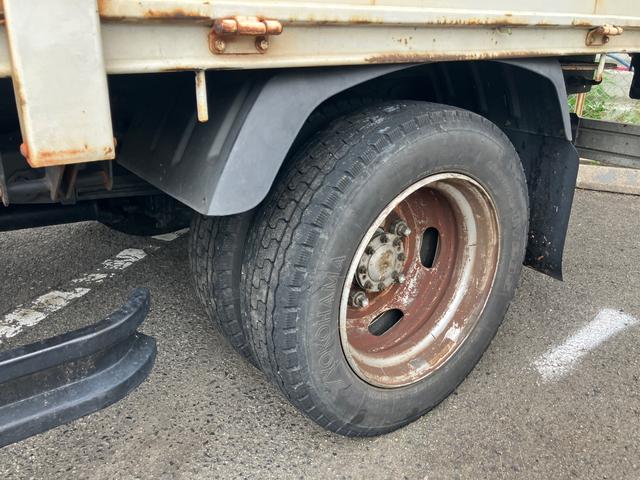 デュトロ 　平ボディ　積載量２０００ｋｇ　５速ＭＴ　ドライブレコーダー　エアコン　パワステ　パワーウィンドウ（20枚目）