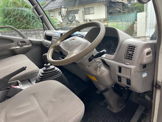デュトロ 　平ボディ　積載量２０００ｋｇ　５速ＭＴ　ドライブレコーダー　エアコン　パワステ　パワーウィンドウ（31枚目）