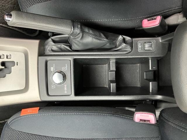 フォレスター 2.0XT ルーフカーゴ シートヒーター パワーシート 17インチAW ホワイトレターブロックタイヤ リフトアップ オートクルーズ ETC フルセグTV バックカメラ BT接続 電格ミラー キーレスエントリー(22枚目)
