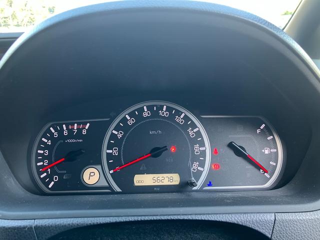 ヴォクシー Ｘ　シンクロウェザータイヤ　三列シート　スマートキー　チップアップシート　ミラー一体型前後ドラレコ　フルセグ　ＢＬＵＥＴＯＯＴＨ接続　バックカメラ　電格ミラー（11枚目）