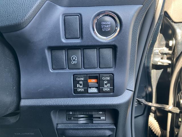 ヴォクシー Ｘ　シンクロウェザータイヤ　三列シート　スマートキー　チップアップシート　ミラー一体型前後ドラレコ　フルセグ　ＢＬＵＥＴＯＯＴＨ接続　バックカメラ　電格ミラー（13枚目）