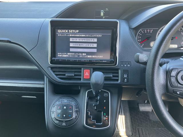 ヴォクシー Ｘ　シンクロウェザータイヤ　三列シート　スマートキー　チップアップシート　ミラー一体型前後ドラレコ　フルセグ　ＢＬＵＥＴＯＯＴＨ接続　バックカメラ　電格ミラー（14枚目）