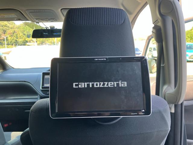 ヴォクシー Ｘ　シンクロウェザータイヤ　三列シート　スマートキー　チップアップシート　ミラー一体型前後ドラレコ　フルセグ　ＢＬＵＥＴＯＯＴＨ接続　バックカメラ　電格ミラー（25枚目）