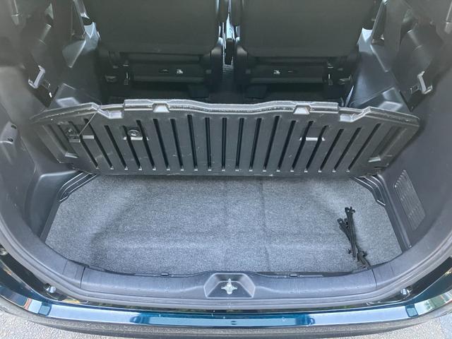 ヴォクシー Ｘ　シンクロウェザータイヤ　三列シート　スマートキー　チップアップシート　ミラー一体型前後ドラレコ　フルセグ　ＢＬＵＥＴＯＯＴＨ接続　バックカメラ　電格ミラー（30枚目）