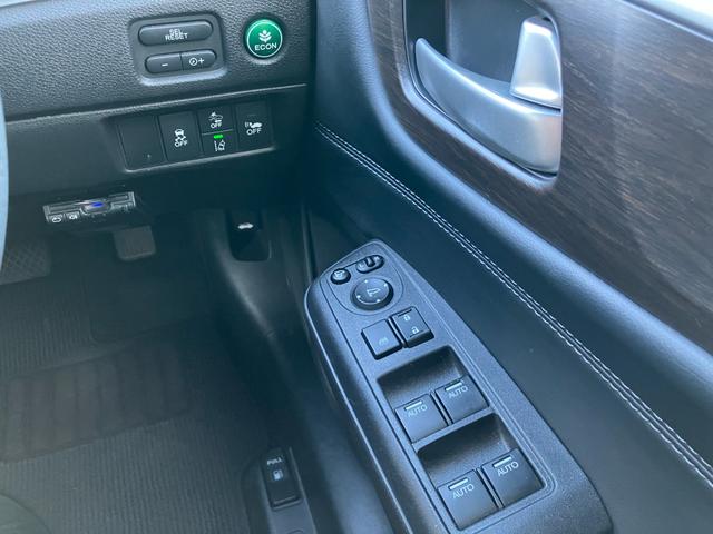 ジェイド ハイブリッドX フリップダウンモニター 3列シート チップアップシート ハーフレザーシート 前後ドライブレコーダー バックカメラ ルーフレール Bluetooth接続 スマートキー 電動格納ミラー(24枚目)