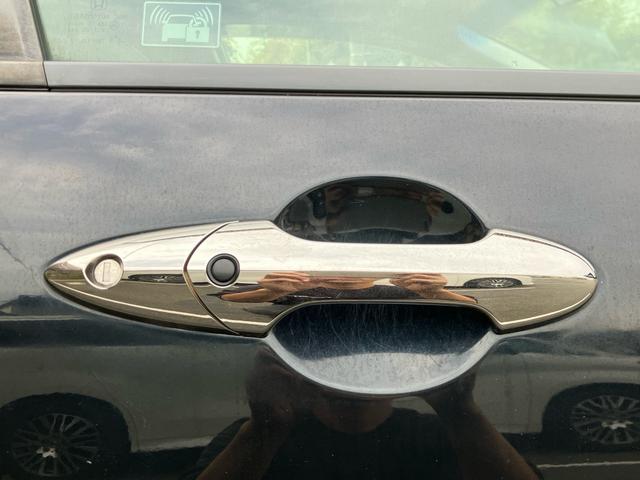 オデッセイ アブソルート　パドルシフト　クルーズコントロール　ハーフレザー　全方位カメラ　ＥＴＣ　ワンセグ　ＣＤ／ＤＶＤ再生　ＭＴモード　スマートキー　３列シート（12枚目）