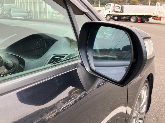 オデッセイ アブソルート　パドルシフト　クルーズコントロール　ハーフレザー　全方位カメラ　ＥＴＣ　ワンセグ　ＣＤ／ＤＶＤ再生　ＭＴモード　スマートキー　３列シート（13枚目）