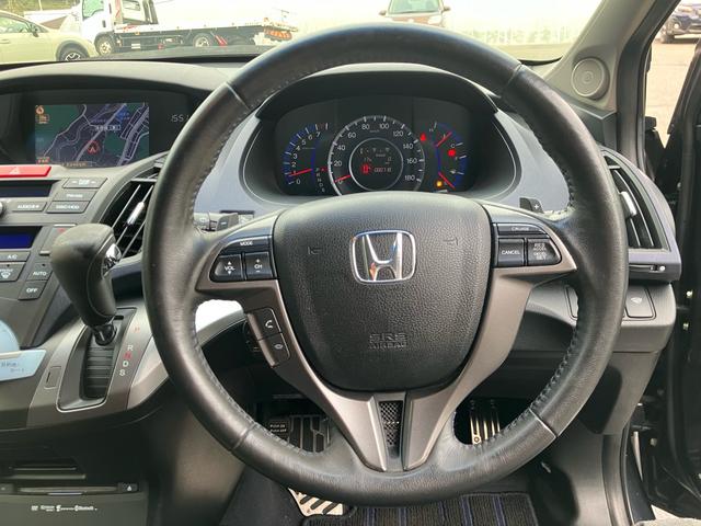 オデッセイ アブソルート　パドルシフト　クルーズコントロール　ハーフレザー　全方位カメラ　ＥＴＣ　ワンセグ　ＣＤ／ＤＶＤ再生　ＭＴモード　スマートキー　３列シート（18枚目）