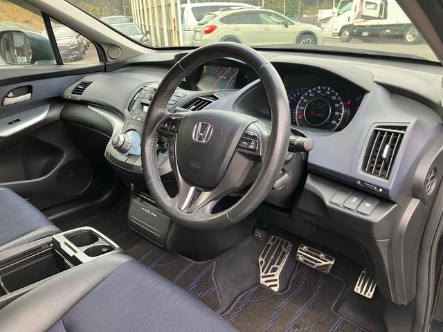 オデッセイ アブソルート　パドルシフト　クルーズコントロール　ハーフレザー　全方位カメラ　ＥＴＣ　ワンセグ　ＣＤ／ＤＶＤ再生　ＭＴモード　スマートキー　３列シート（19枚目）