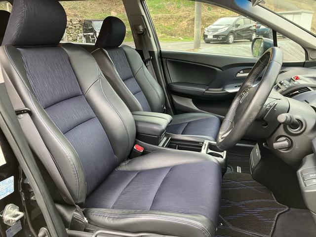 オデッセイ アブソルート　パドルシフト　クルーズコントロール　ハーフレザー　全方位カメラ　ＥＴＣ　ワンセグ　ＣＤ／ＤＶＤ再生　ＭＴモード　スマートキー　３列シート（20枚目）