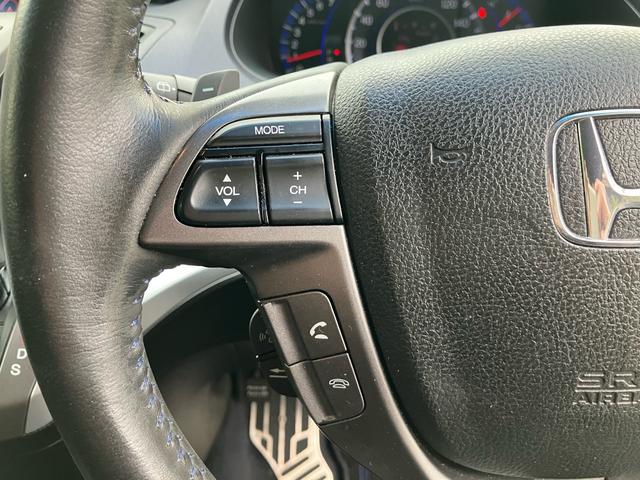 オデッセイ アブソルート　パドルシフト　クルーズコントロール　ハーフレザー　全方位カメラ　ＥＴＣ　ワンセグ　ＣＤ／ＤＶＤ再生　ＭＴモード　スマートキー　３列シート（27枚目）