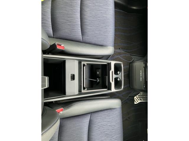 オデッセイ アブソルート　パドルシフト　クルーズコントロール　ハーフレザー　全方位カメラ　ＥＴＣ　ワンセグ　ＣＤ／ＤＶＤ再生　ＭＴモード　スマートキー　３列シート（39枚目）