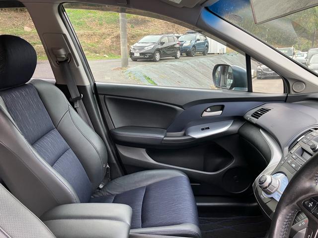 オデッセイ アブソルート　パドルシフト　クルーズコントロール　ハーフレザー　全方位カメラ　ＥＴＣ　ワンセグ　ＣＤ／ＤＶＤ再生　ＭＴモード　スマートキー　３列シート（41枚目）