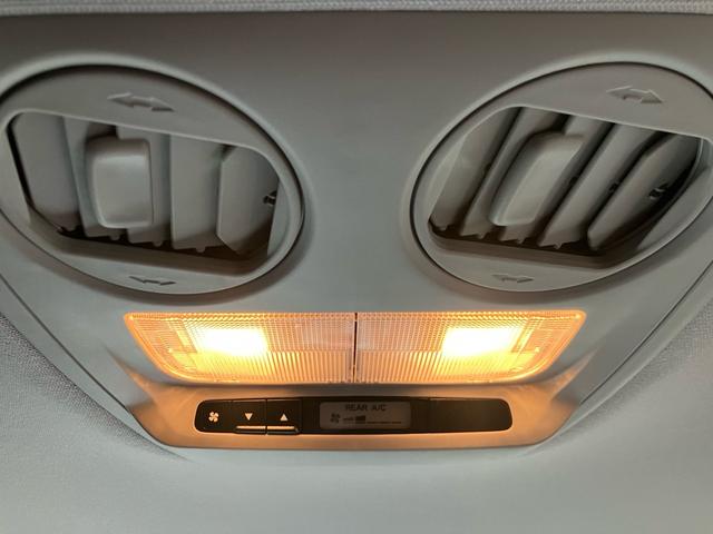 オデッセイ アブソルート　パドルシフト　クルーズコントロール　ハーフレザー　全方位カメラ　ＥＴＣ　ワンセグ　ＣＤ／ＤＶＤ再生　ＭＴモード　スマートキー　３列シート（47枚目）