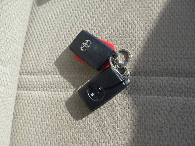 ヴィッツ ＦリミテッドＩＩ　スマートキー　プッシュスタート　ビルトインＥＴＣ　純正ＨＩＤ　電動格納ウィンカードアミラー　ＡＣ　ＰＳ　ＰＷ　Ｗエアバッグ　タイミングチェーン　ワンオーナー（12枚目）