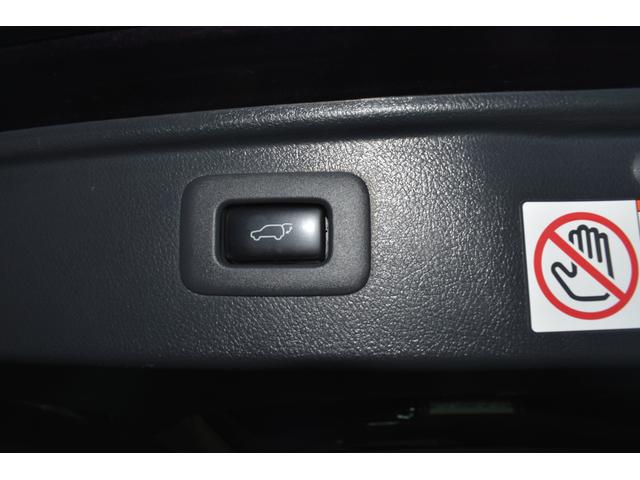 ヴェルファイア ２．４Ｚ　ゴールデンアイズＩＩ　純正ナビ　バックカメラ　パワーリヤゲート　フルセグＴＶ　ハーフレザー　フリップダウンモニター　ＥＴＣ　両側パワースライドドア　純正１８インチＡＷ　Ｂｌｕｅｔｏｏｔｈ　クルーズコントロール（8枚目）