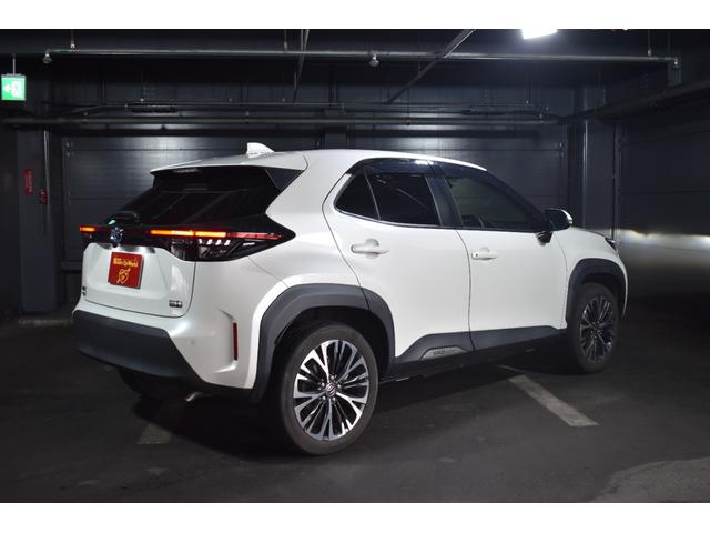 ヤリスクロス ハイブリッドＺ　純正ナビ機能付ディスプレイオーディオ　バックカメラ　ＥＴＣ　ドライブレコーダー　シートヒーター　ブラインドスポットモニター　レーダークルーズコントロール　フルセグＴＶ（5枚目）