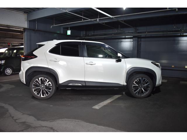 ヤリスクロス ハイブリッドＺ　純正ナビ機能付ディスプレイオーディオ　バックカメラ　ＥＴＣ　ドライブレコーダー　シートヒーター　ブラインドスポットモニター　レーダークルーズコントロール　フルセグＴＶ（10枚目）