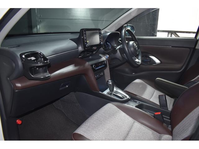 ヤリスクロス ハイブリッドＺ　純正ナビ機能付ディスプレイオーディオ　バックカメラ　ＥＴＣ　ドライブレコーダー　シートヒーター　ブラインドスポットモニター　レーダークルーズコントロール　フルセグＴＶ（24枚目）