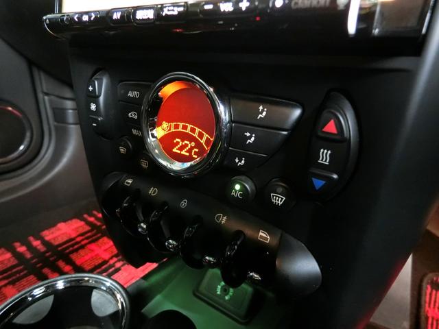 クーパー クラブマン クラリオンナビ 禁煙車 キセノンライト 社外アルミ15インチ クリアランスソナー オートライト Bluetooth対応 バックカメラ ETC キーレス USB接続端子 電格ミラー(7枚目)