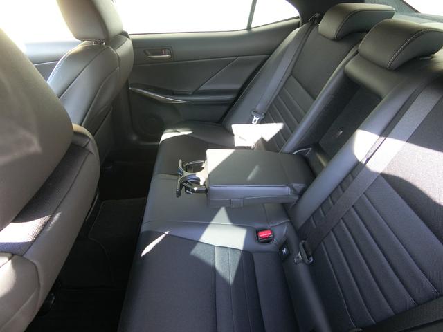 ＩＳ ＩＳ３００ｈ　Ｆスポーツ　メーカーナビ　レーダークルーズコントロール　ＥＴＣ２．０　ＬＥＤヘッドライト　バックカメラ　ドライブレコーダー　パドルシフト　シートヒーター　パワーシート　ハーフレザーシート　純正１８インチＡＷ（8枚目）