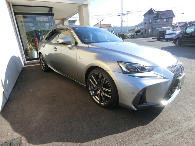 ＩＳ ＩＳ３００ｈ　Ｆスポーツ　メーカーナビ　レーダークルーズコントロール　ＥＴＣ２．０　ＬＥＤヘッドライト　バックカメラ　ドライブレコーダー　パドルシフト　シートヒーター　パワーシート　ハーフレザーシート　純正１８インチＡＷ（12枚目）