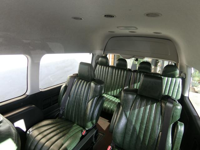 ハイエースワゴン グランドキャビン 6AT4WD 10人乗り BAREROCK15インチAW トヨタセーフティセンス 360°パノラミックビューモニター デジタルインナーミラー ETC2.0 LEDヘッドライト パワースライドドア 禁煙(9枚目)