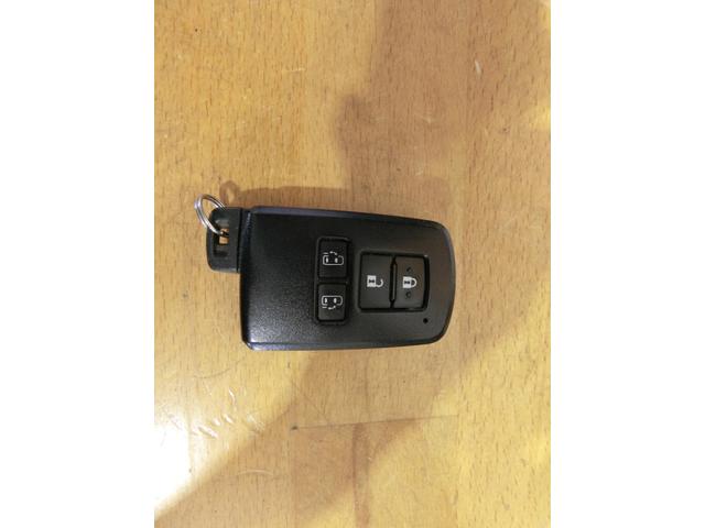 シエンタ ハイブリッドG クエロ 両側パワースライドドア ETC2.0 Tコネクトフルセグナビ バックカメラ 衝突軽減システム Bluetooth接続 ミュージックサーバー 7人乗り エアバック レーンアシスト 衝突安全ボディ 禁煙(21枚目)