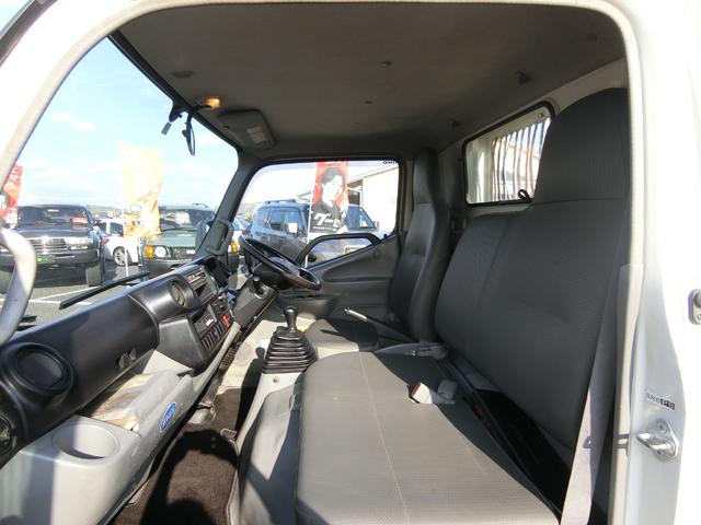 デュトロ 全低床ダンプ　５ＭＴ　ディーゼル　３ｔ積　３人乗り　ダンプシート　スペアタイヤ　パワーウィンドウ　パワステ　運転席エアバック　ダブルタイヤ（7枚目）