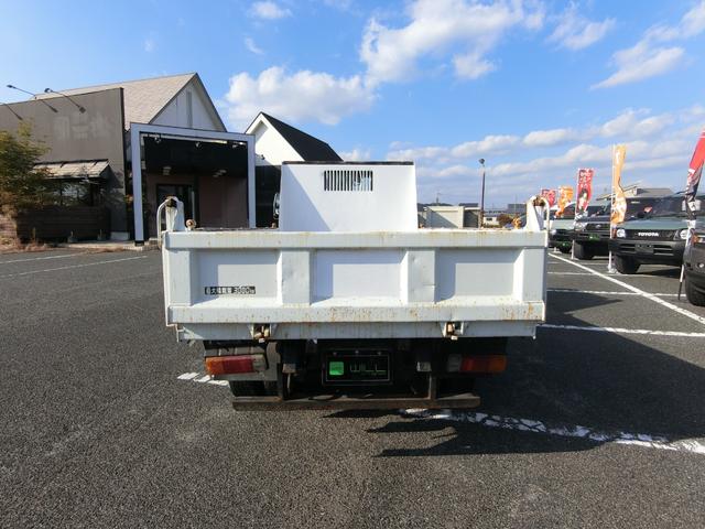 デュトロ 全低床ダンプ　５ＭＴ　ディーゼル　３ｔ積　３人乗り　ダンプシート　スペアタイヤ　パワーウィンドウ　パワステ　運転席エアバック　ダブルタイヤ（8枚目）