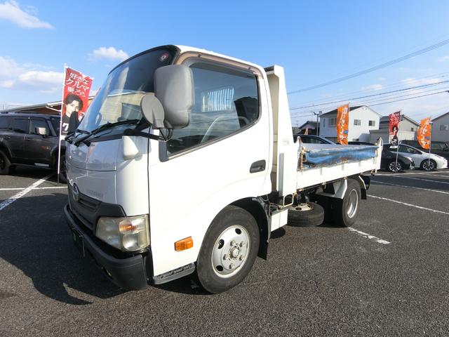 デュトロ 全低床ダンプ　５ＭＴ　ディーゼル　３ｔ積　３人乗り　ダンプシート　スペアタイヤ　パワーウィンドウ　パワステ　運転席エアバック　ダブルタイヤ（9枚目）