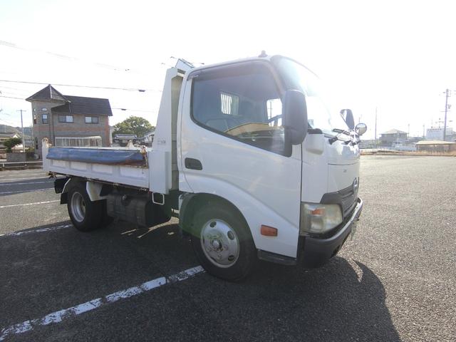 デュトロ 全低床ダンプ　５ＭＴ　ディーゼル　３ｔ積　３人乗り　ダンプシート　スペアタイヤ　パワーウィンドウ　パワステ　運転席エアバック　ダブルタイヤ（10枚目）