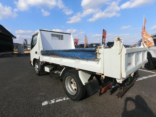 デュトロ 全低床ダンプ　５ＭＴ　ディーゼル　３ｔ積　３人乗り　ダンプシート　スペアタイヤ　パワーウィンドウ　パワステ　運転席エアバック　ダブルタイヤ（11枚目）