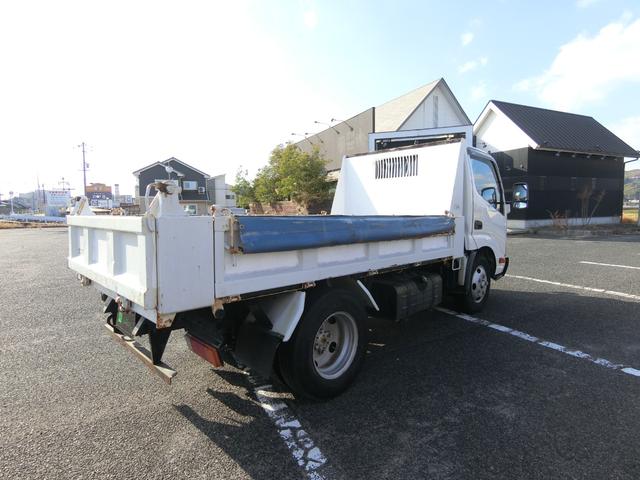 デュトロ 全低床ダンプ　５ＭＴ　ディーゼル　３ｔ積　３人乗り　ダンプシート　スペアタイヤ　パワーウィンドウ　パワステ　運転席エアバック　ダブルタイヤ（12枚目）