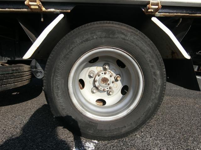 デュトロ 全低床ダンプ　５ＭＴ　ディーゼル　３ｔ積　３人乗り　ダンプシート　スペアタイヤ　パワーウィンドウ　パワステ　運転席エアバック　ダブルタイヤ（14枚目）