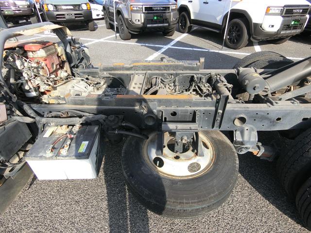 デュトロ 全低床ダンプ　５ＭＴ　ディーゼル　３ｔ積　３人乗り　ダンプシート　スペアタイヤ　パワーウィンドウ　パワステ　運転席エアバック　ダブルタイヤ（15枚目）