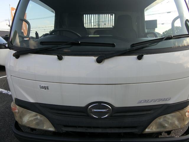 デュトロ 全低床ダンプ　５ＭＴ　ディーゼル　３ｔ積　３人乗り　ダンプシート　スペアタイヤ　パワーウィンドウ　パワステ　運転席エアバック　ダブルタイヤ（21枚目）