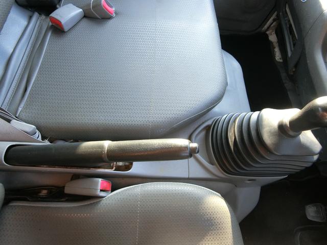 デュトロ 全低床ダンプ　５ＭＴ　ディーゼル　３ｔ積　３人乗り　ダンプシート　スペアタイヤ　パワーウィンドウ　パワステ　運転席エアバック　ダブルタイヤ（27枚目）