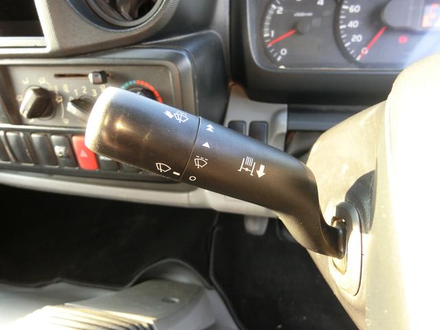 デュトロ 全低床ダンプ　５ＭＴ　ディーゼル　３ｔ積　３人乗り　ダンプシート　スペアタイヤ　パワーウィンドウ　パワステ　運転席エアバック　ダブルタイヤ（28枚目）