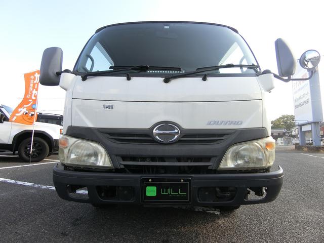 デュトロ 全低床ダンプ　５ＭＴ　ディーゼル　３ｔ積　３人乗り　ダンプシート　スペアタイヤ　パワーウィンドウ　パワステ　運転席エアバック　ダブルタイヤ（33枚目）