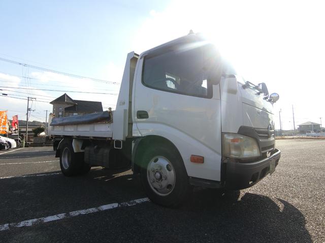 デュトロ 全低床ダンプ　５ＭＴ　ディーゼル　３ｔ積　３人乗り　ダンプシート　スペアタイヤ　パワーウィンドウ　パワステ　運転席エアバック　ダブルタイヤ（40枚目）