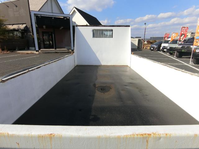 デュトロ 全低床ダンプ　５ＭＴ　ディーゼル　３ｔ積　３人乗り　ダンプシート　スペアタイヤ　パワーウィンドウ　パワステ　運転席エアバック　ダブルタイヤ（44枚目）