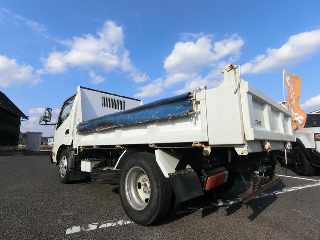 デュトロ 全低床ダンプ　５ＭＴ　ディーゼル　３ｔ積　３人乗り　ダンプシート　スペアタイヤ　パワーウィンドウ　パワステ　運転席エアバック　ダブルタイヤ（48枚目）