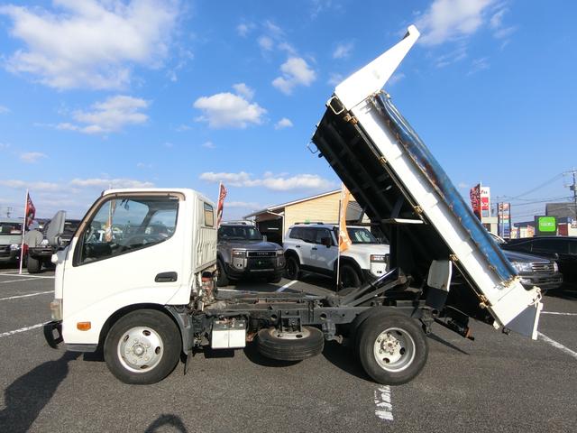 デュトロ 全低床ダンプ　５ＭＴ　ディーゼル　３ｔ積　３人乗り　ダンプシート　スペアタイヤ　パワーウィンドウ　パワステ　運転席エアバック　ダブルタイヤ（51枚目）
