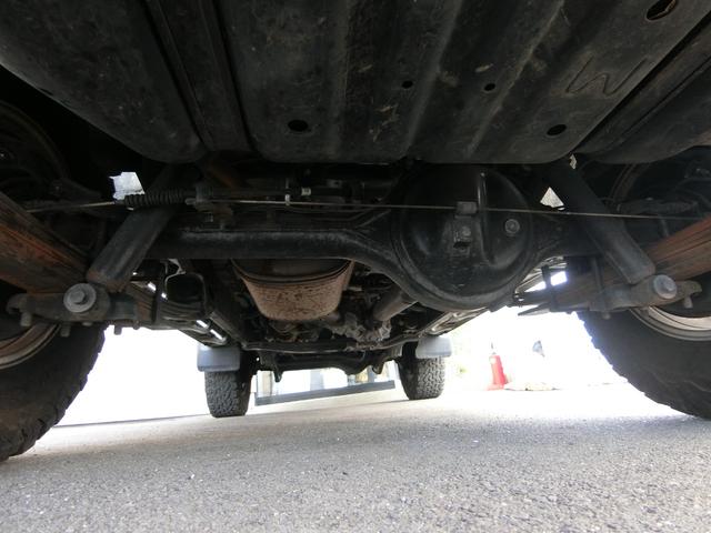 ランドクルーザー７０ バン　４ＷＤ　５ＭＴ　３０ＴＨアニバーサリー　ＢＦＧｏｏｄｉｃｈホワイトレター　リアベッドキット　前後ドライブレコーダー　ＥＴＣ　バックカメラ　シートカバー　純正フルセグナビ　キーレス　禁煙　記録簿（17枚目）